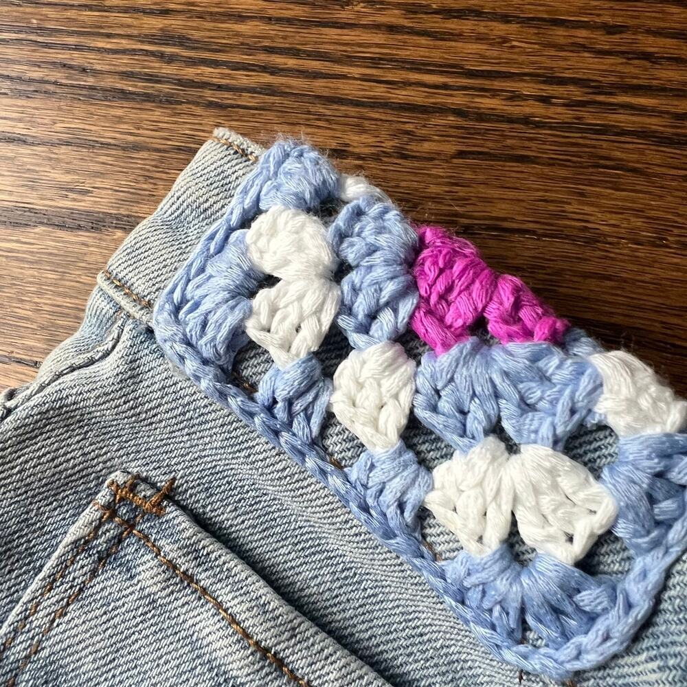 New Blank NYC Crochet Girl's Cut Off Jean Denim Shorts- 14 - Picture 3 of 6